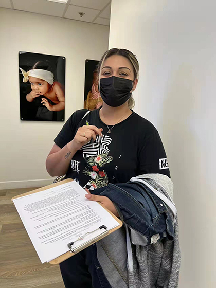 代母Selena去诊所移植